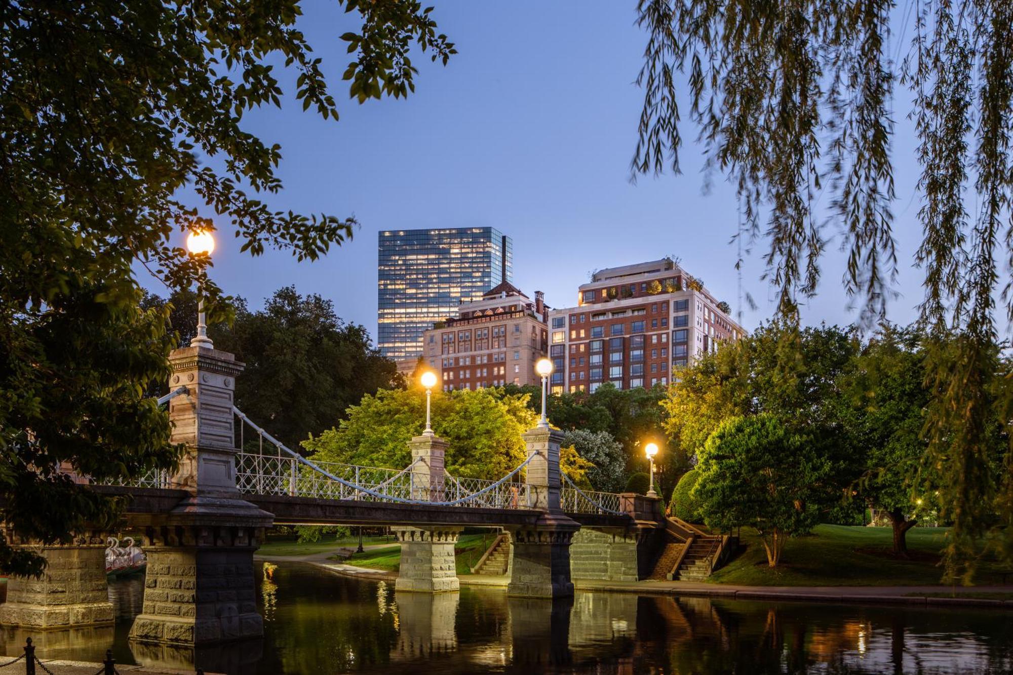 Hotel The Newbury Boston Exterior foto The Public Garden